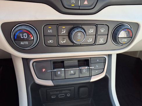 Used 2024 GMC Terrain Denali w/ Denali Premium Package AWD/4WD image 7