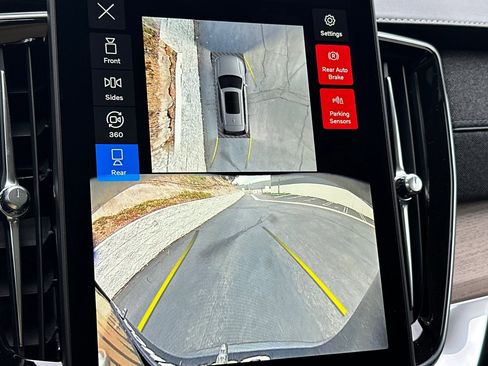 New 2025 Volvo XC90 B6 Plus image 18