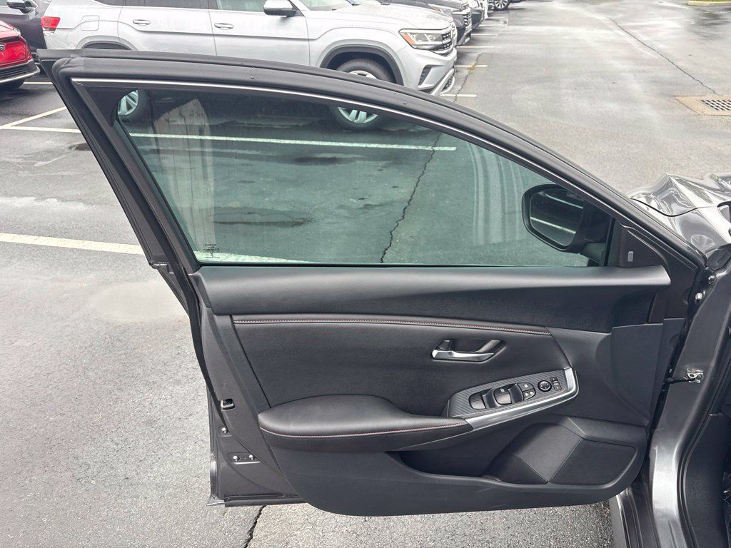 Used 2023 Nissan Sentra SR w/ Electronics Package FWD image 16