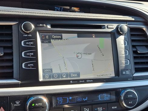 Used 2017 Toyota Highlander XLE image 16