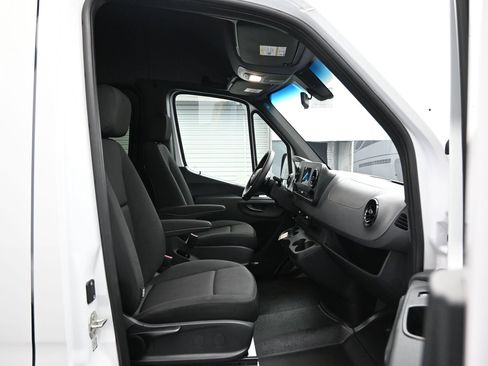 Used 2024 Mercedes-Benz Sprinter 2500 image 13