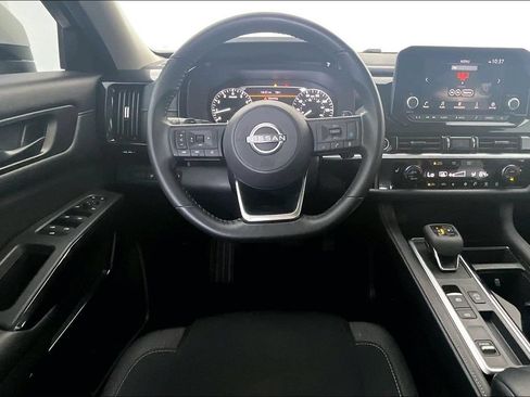 Used 2024 Nissan Pathfinder SV FWD image 6