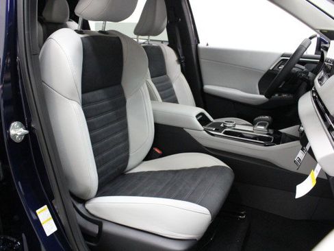 New 2025 Mitsubishi Outlander SE image 19