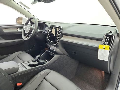 New 2025 Volvo XC40 B5 Core w/ Protection Package Premier image 21