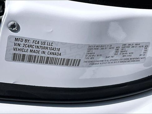 Used 2024 Chrysler Pacifica Pinnacle FWD image 35