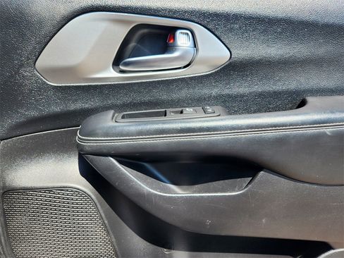 Used 2021 Chrysler Pacifica Limited w/ S Appearance Package image 27