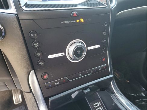 Used 2020 Ford Edge ST image 24