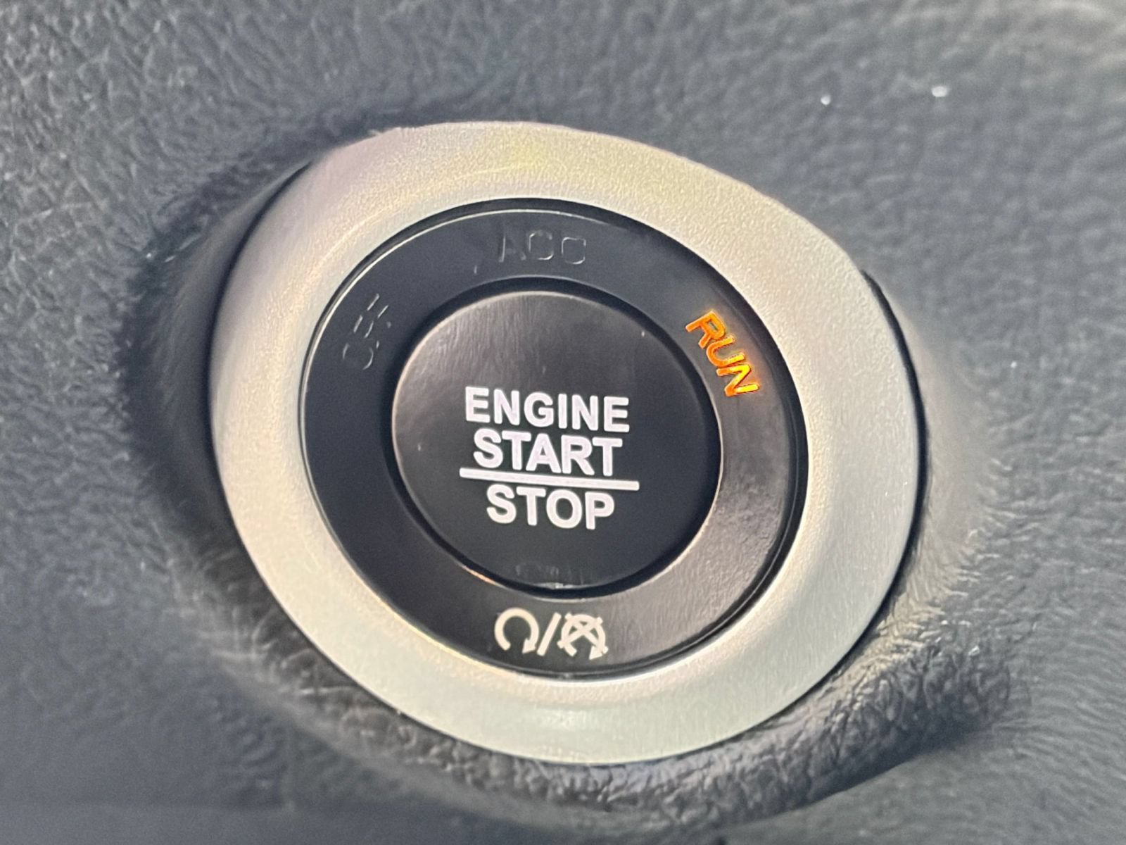 Used 2025 Chrysler Pacifica Limited FWD image 19