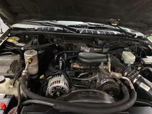 Used 2001 Chevrolet Blazer LS w/ Preferred Equipment Group AWD/4WD image 11