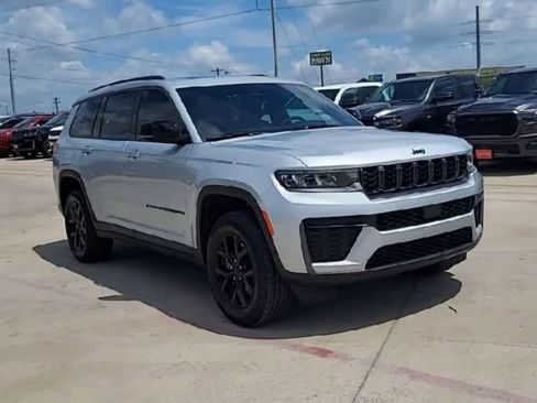 Used 2026 Jeep Grand Cherokee L 4WD image 2