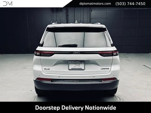 Used 2023 Jeep Grand Cherokee Limited AWD/4WD image 5