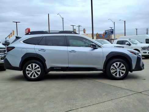 Used 2025 Subaru Outback Premium image 28