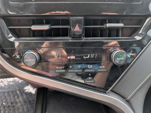 Used 2022 Toyota Camry SE image 17