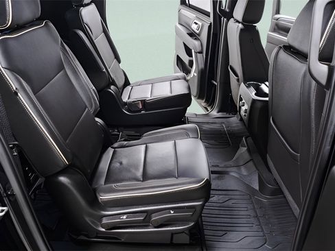 Used 2022 GMC Yukon XL SLT w/ SLT Luxury Package image 32