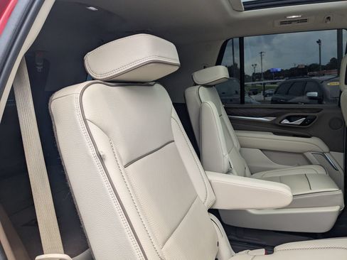 Used 2022 GMC Yukon Denali RWD image 29