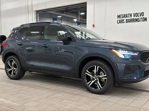 New 2026 Volvo XC40 B5 Core w/ Climate Package image 3
