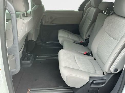 Used 2024 Toyota Sienna LE image 14