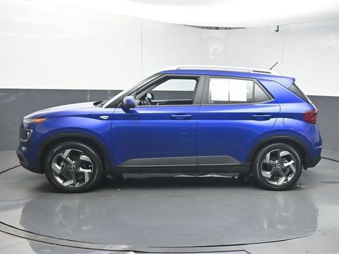 Used 2023 Hyundai Venue SEL FWD image 5