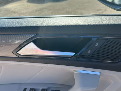 Used 2023 Volkswagen Tiguan SE image 52