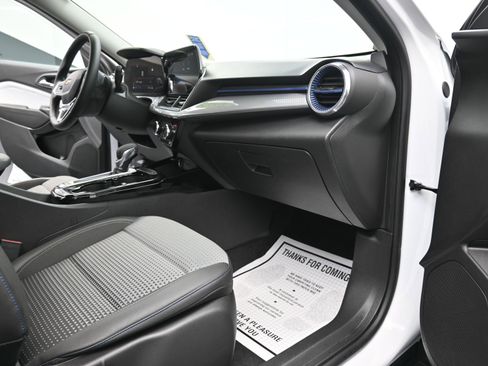 Used 2024 Chevrolet Trax LT w/ Driver Confidence Package image 27