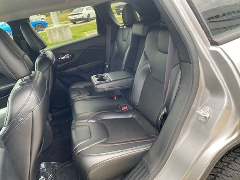Used 2019 Jeep Cherokee Trailhawk w/ Cold Weather Group AWD/4WD image 25