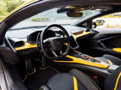 Used 2025 Lamborghini Revuelto AWD/4WD image 30