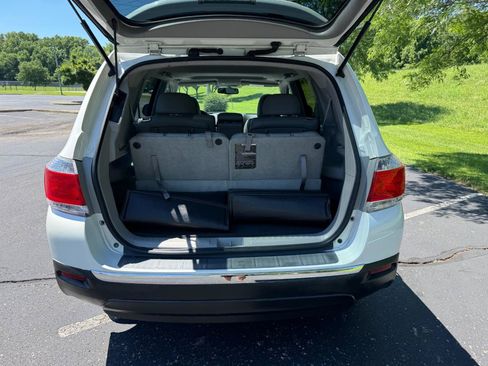 Used 2012 Toyota Highlander Limited w/ Tow Pkg FWD image 13