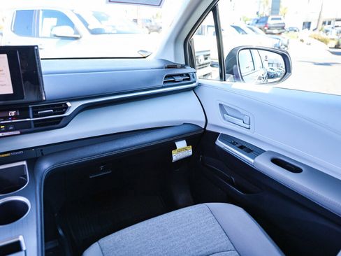 Certified 2026 Toyota Sienna LE image 6