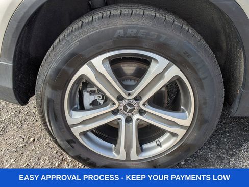 Used 2019 Mercedes-Benz GLC 300 4MATIC w/ Premium Package image 11