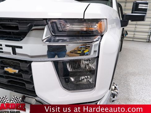 Used 2022 Chevrolet Silverado 3500 LT w/ Convenience Package AWD/4WD image 8