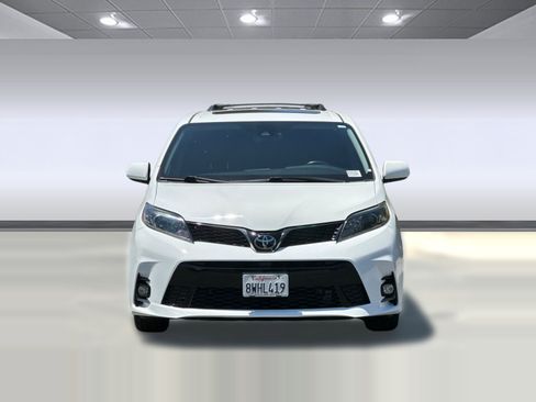 Used 2019 Toyota Sienna SE FWD image 6