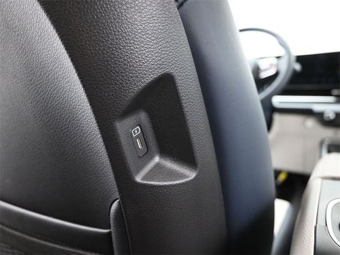 Certified 2025 Kia Carnival EX image 16