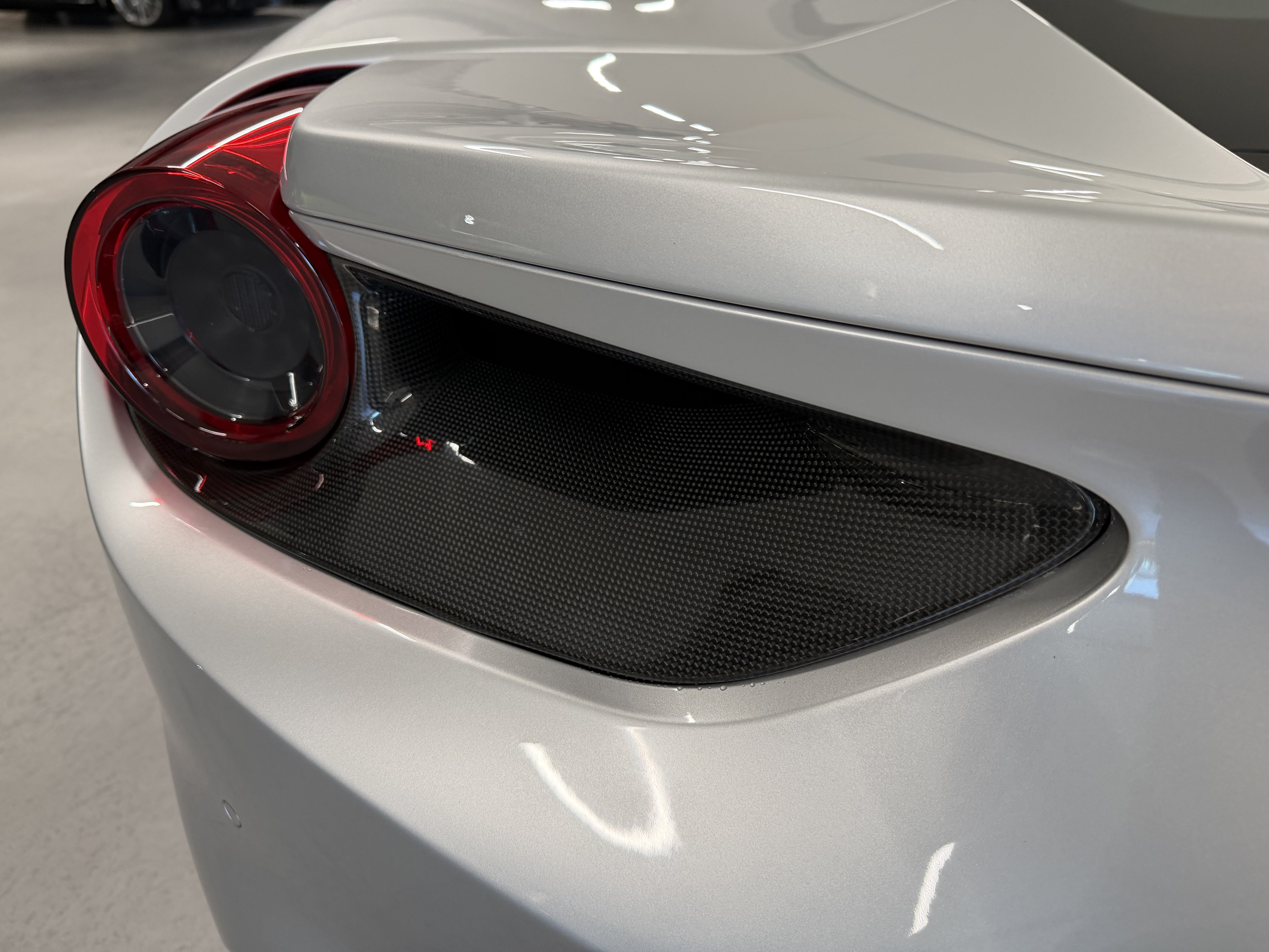 Used 2016 Ferrari 488 GTB RWD image 3