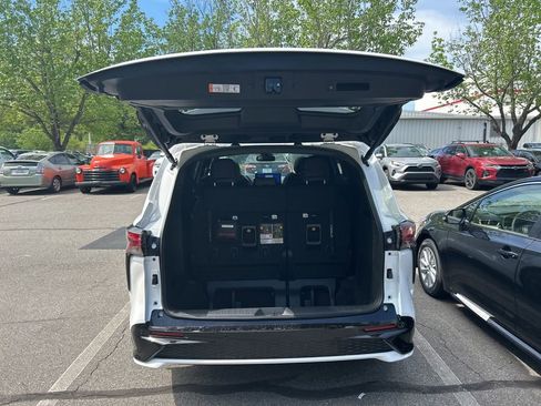 New 2026 Toyota Sienna XSE image 18