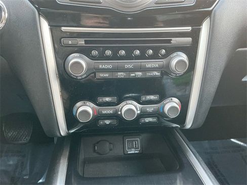 Used 2020 Nissan Pathfinder SV image 25