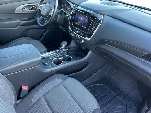 Used 2023 Chevrolet Traverse LT image 19