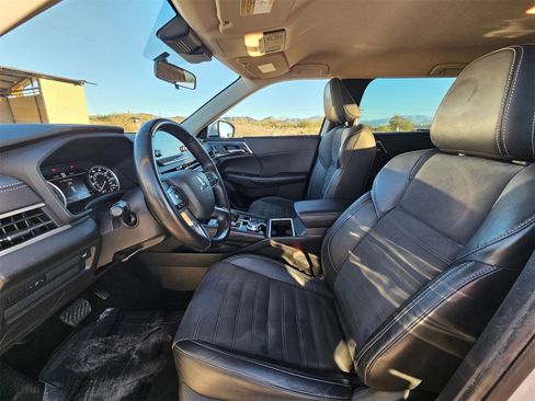 Used 2023 Mitsubishi Outlander SE image 11