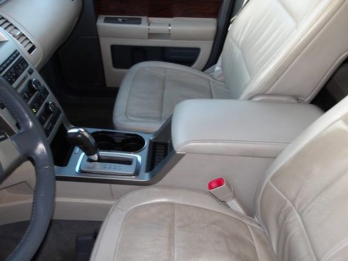 Used 2009 Ford Flex SEL image 18