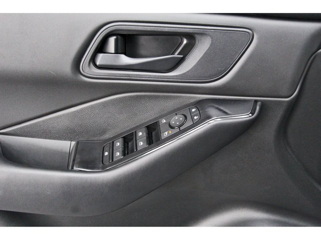 Used 2024 Nissan Rogue S AWD/4WD image 23