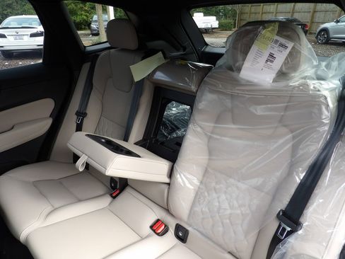 New 2026 Volvo XC60 B5 Plus w/ Protection Package Premier image 24