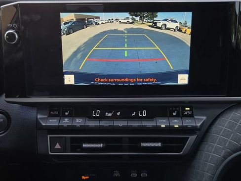 Used 2025 Toyota Camry XLE FWD image 16