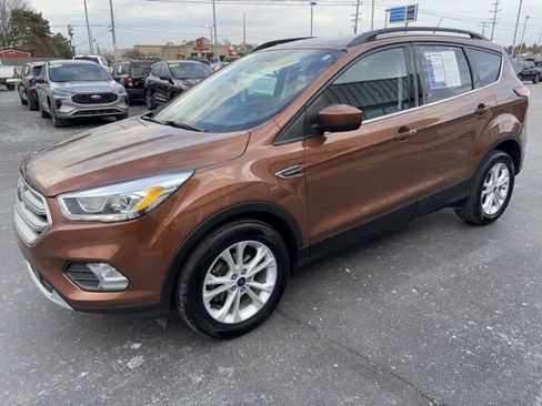 Used 2017 Ford Escape SE w/ Equipment Group 201A image 17