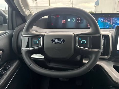 Used 2025 Ford Expedition Max Active AWD/4WD image 12