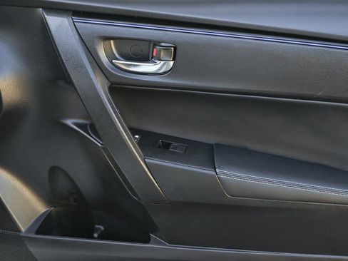 Used 2018 Toyota Corolla SE image 18