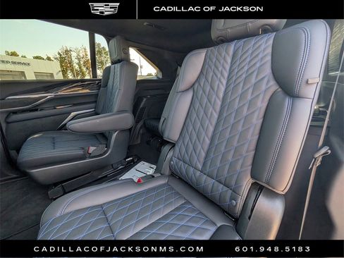 New 2025 Cadillac Escalade IQ Luxury 1 w/ Smart Trailering package image 30