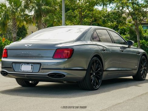 Used 2022 Bentley Flying Spur Plug-In Hybrid image 8