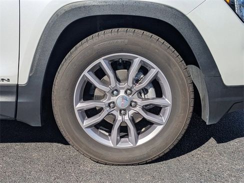 Used 2023 GMC Terrain SLT image 11