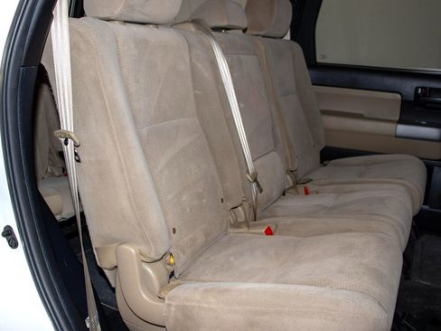 Used 2014 Toyota Sequoia SR5 RWD image 17