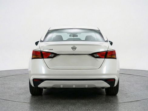 Used 2025 Nissan Altima 2.5 SV FWD image 7