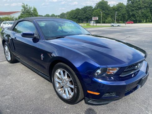 Used 2010 Ford Mustang Convertible RWD image 8